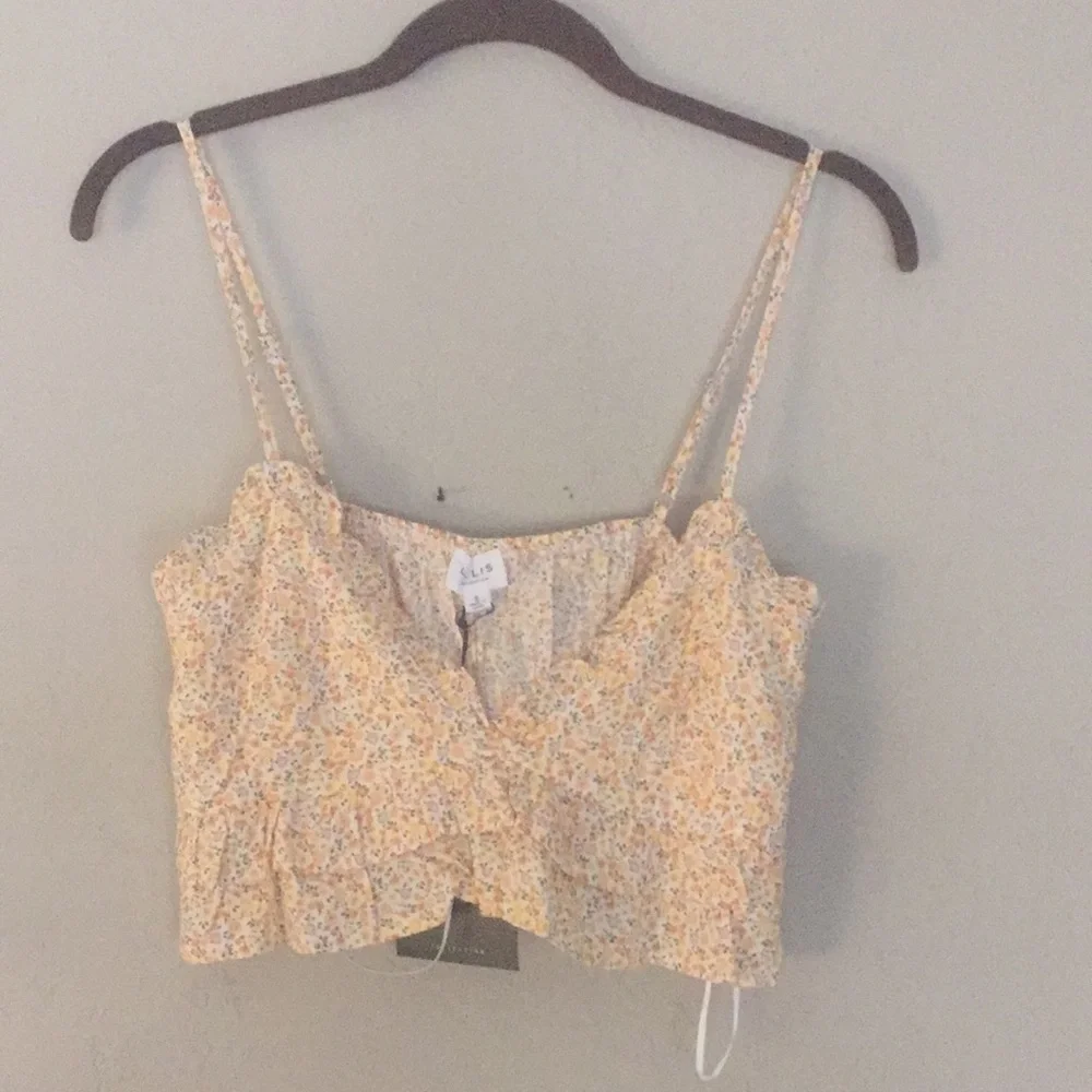 LE LIS Spaghetti Strap Flower Ruffle V Top - Picture 1 of 5